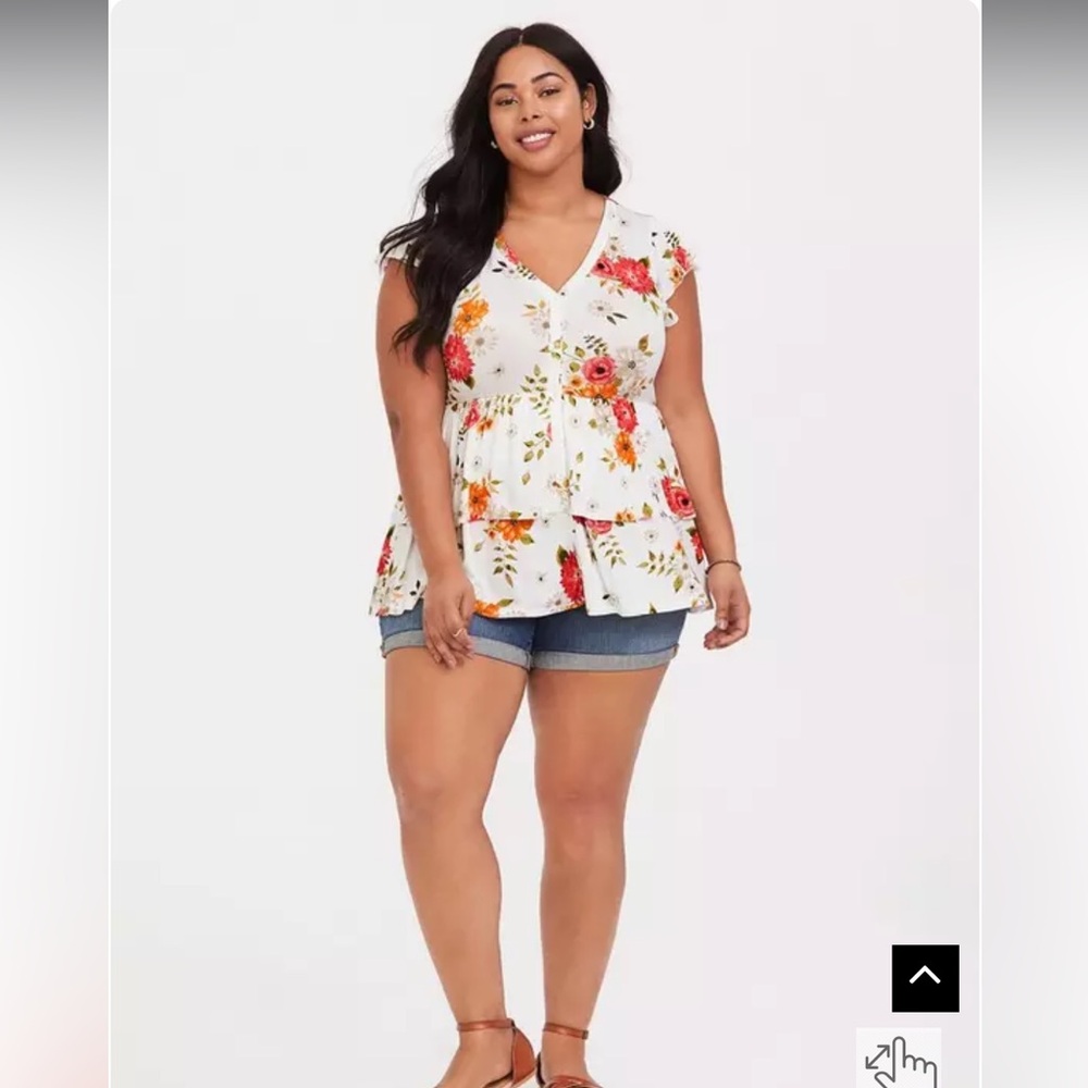 NWT Torrid’s floral Super Soft Button-Front Tiered Babydoll Top